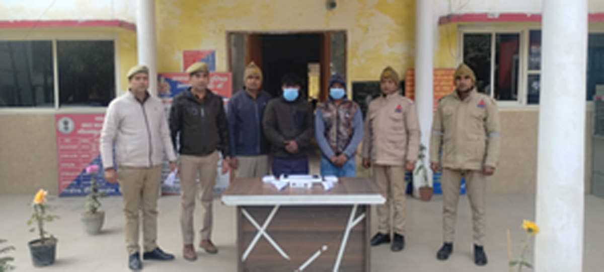 गाड़ियों का शीशा तोड़कर कीमती सामान चुराने वाले गिरोह के गैंग लीडर समेत दो गिरफ्तार